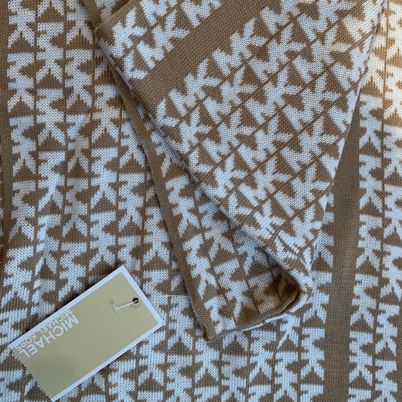 Michael Kors Winter Scarf Set - Picture 3 of 3